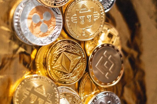 Crypto Price Today: Bitcoin Stalls at $96,000 Over the Weekend, Altcoins Remain Sluggish